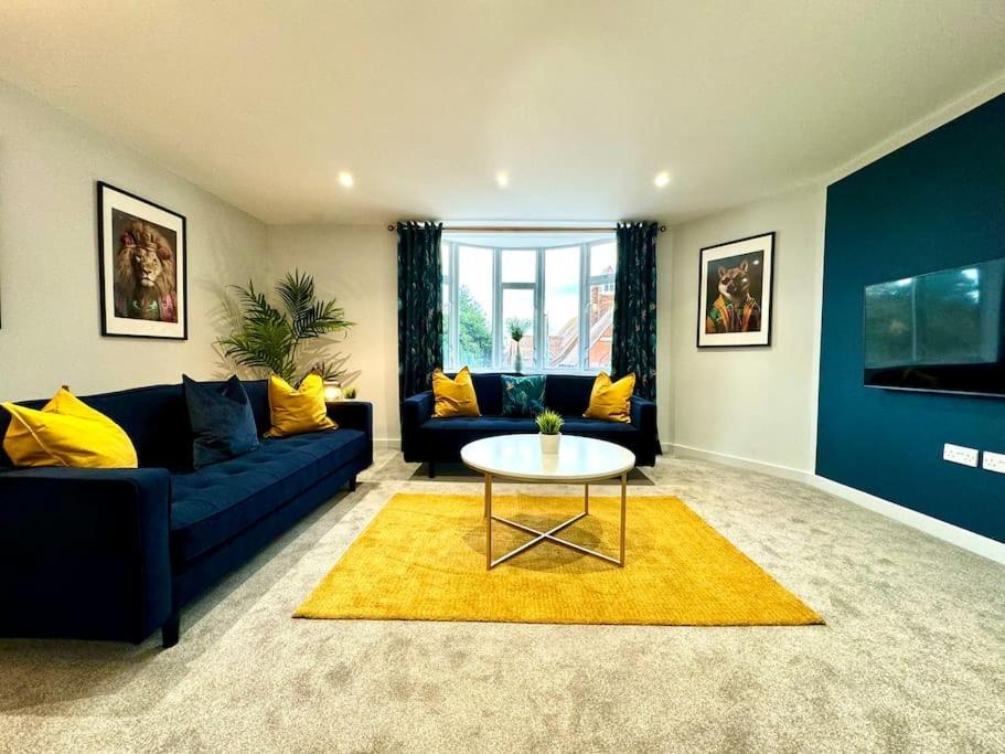 Massive 3 Bedroom - Ground Floor - Near The Beach! ボーンマス エクステリア 写真