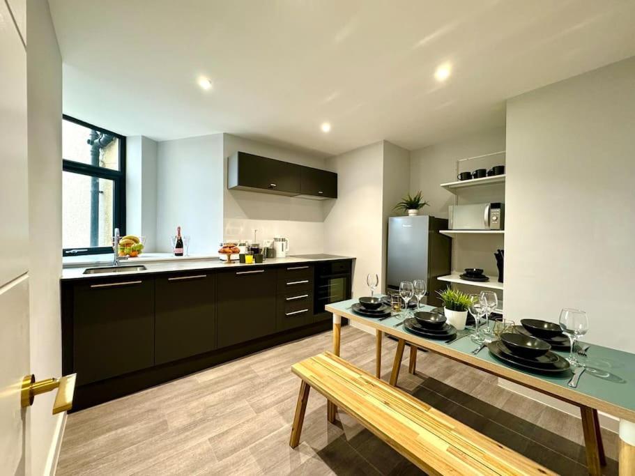 Massive 3 Bedroom - Ground Floor - Near The Beach! ボーンマス エクステリア 写真