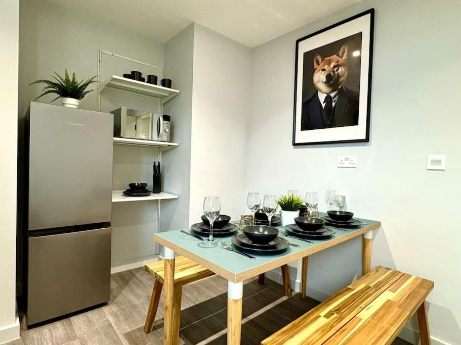 Massive 3 Bedroom - Ground Floor - Near The Beach! ボーンマス エクステリア 写真