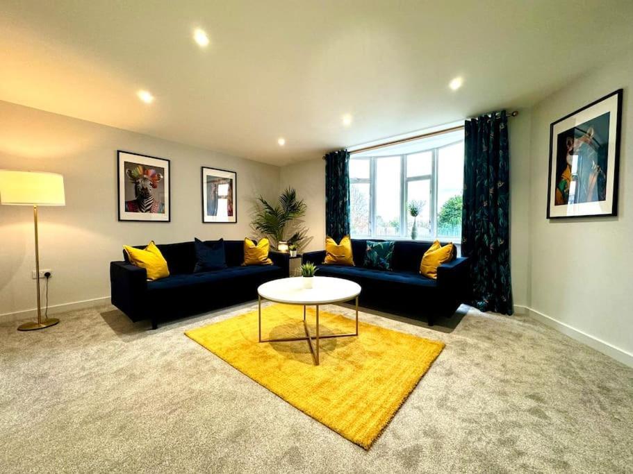 Massive 3 Bedroom - Ground Floor - Near The Beach! ボーンマス エクステリア 写真